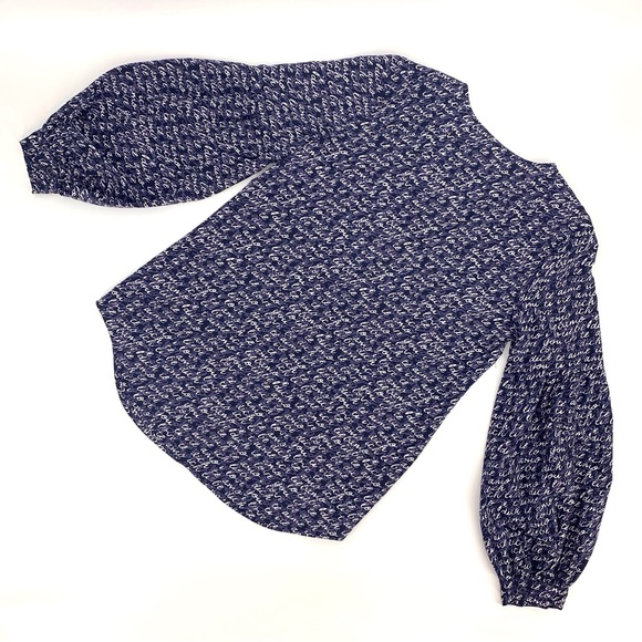 Cabi Te Amo Blouse # 5336, 'Love' Printed Long Sleeve V-neck Navy Blouse, Medium - Picture 2 of 16